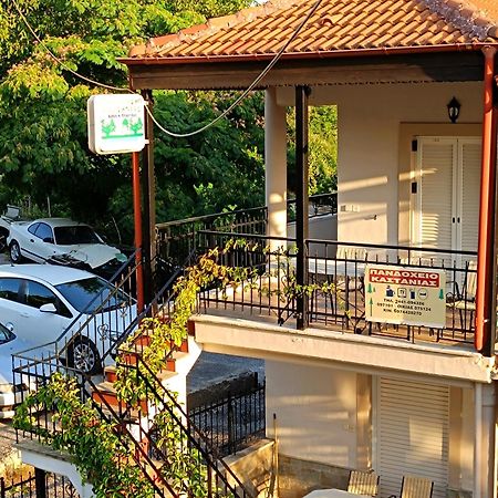 Πανδοχείο Λίμνης Πλαστήρα Hotel Kastanéa Buitenkant foto