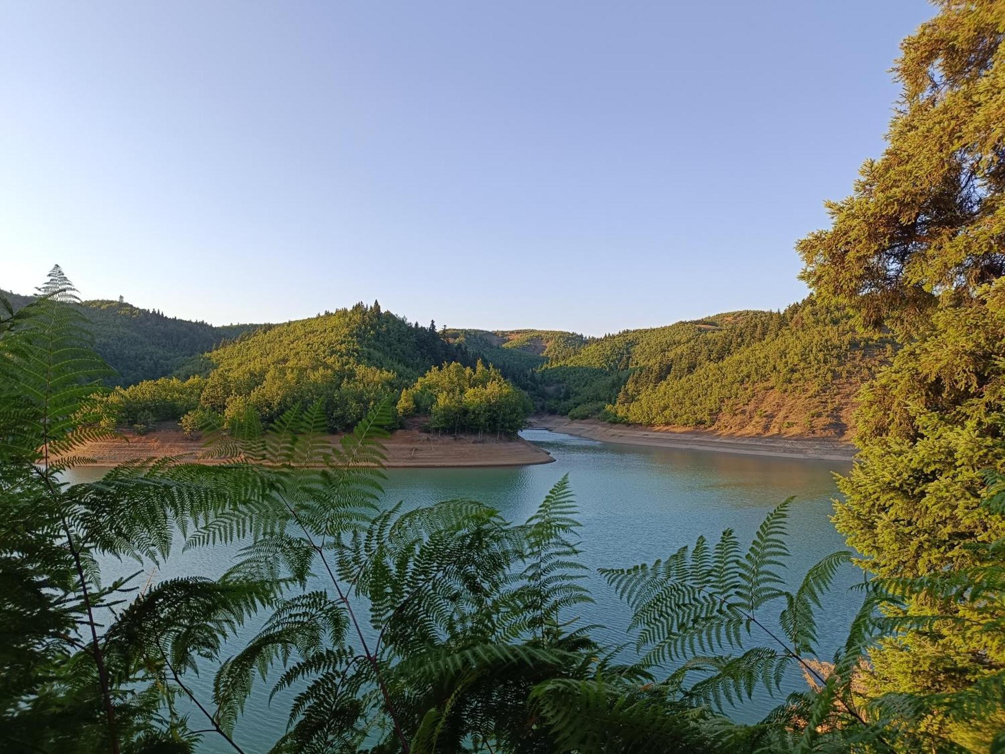 Πανδοχείο Λίμνης Πλαστήρα Hotel Kastanéa Buitenkant foto